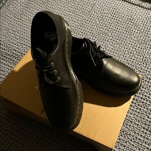 NEW Dr. Martens 39 Zavalo Low Leather shoes
